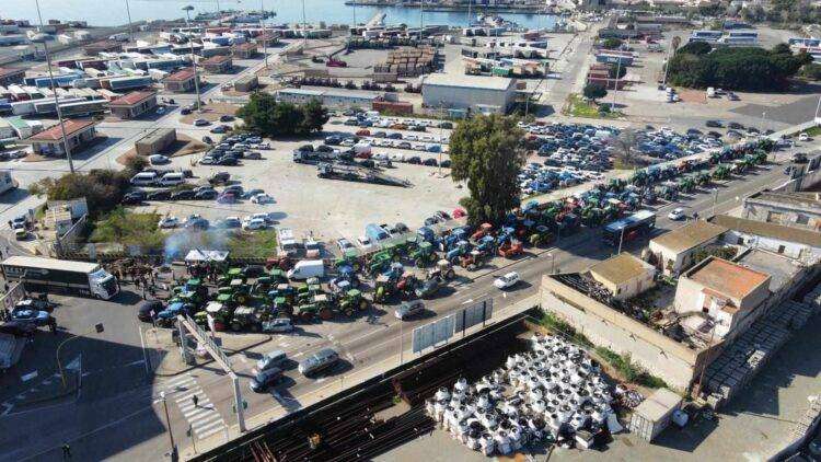 Protesta trattori, qualche centinaia da Cagliari in partenza per Roma