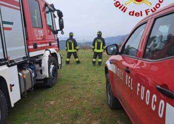Vasto incendio tra tra Aggius e Bortigiadas: in azione l’elicottero