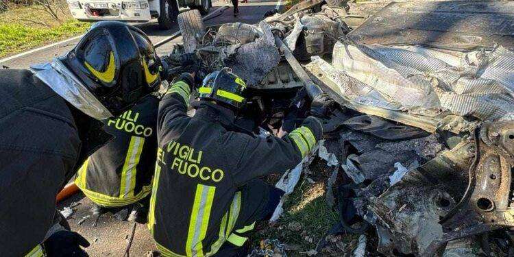 Tragedia a Torralba, con l’auto finisce fuori: morto il conducente