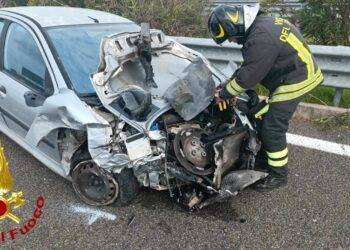 Incidente ad Alghero, con l’auto sbatte sul guard rail: un ferito