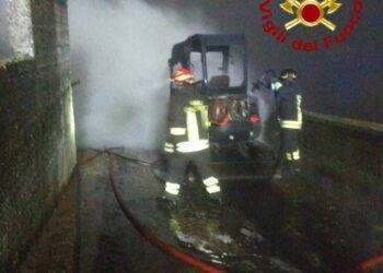 Pattada, a fuoco due escavatori