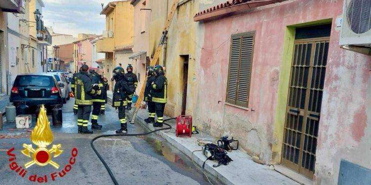 Olbia, appartamento abbandonato in fiamme: intervento dei Vigili del Fuoco
