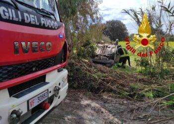 Incidente fra Donigala Fenughedu e Nuraxinieddu: auto si ribalta