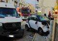 Alghero, scontro fra due auto in via Carrabuffas: un ferito