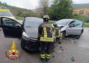 Ossi, scontro tra due auto: un ferito trasportato in ospedale