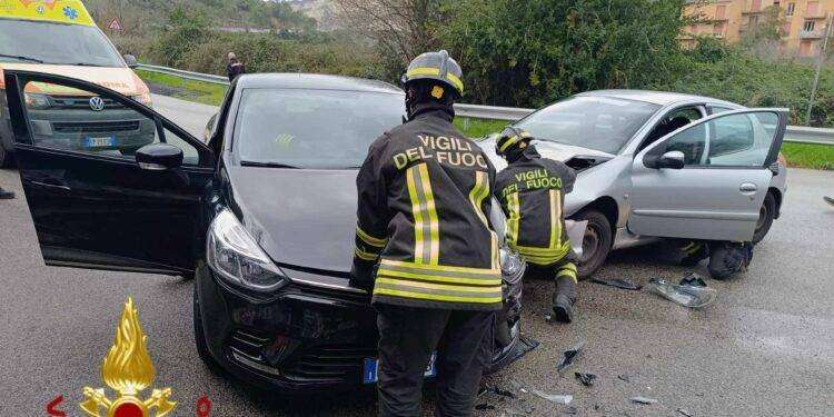 Ossi, scontro tra due auto: un ferito trasportato in ospedale