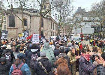 Assange non va in tribunale per l’appello finale, non sta bene