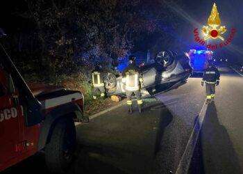 Auto si ribalta, giovane in ospedale a Sorgono