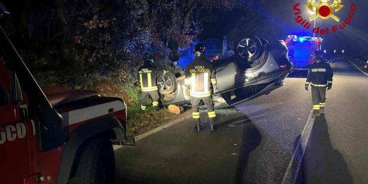 Auto si ribalta, giovane in ospedale a Sorgono