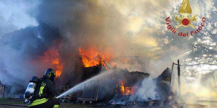 Fiamme a Quartu Sant’Elena, intervento dei Vigili del Fuoco