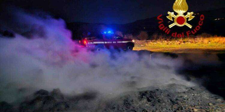 Notte di fiamme a Valledoria, intervento dei Vigili del Fuoco