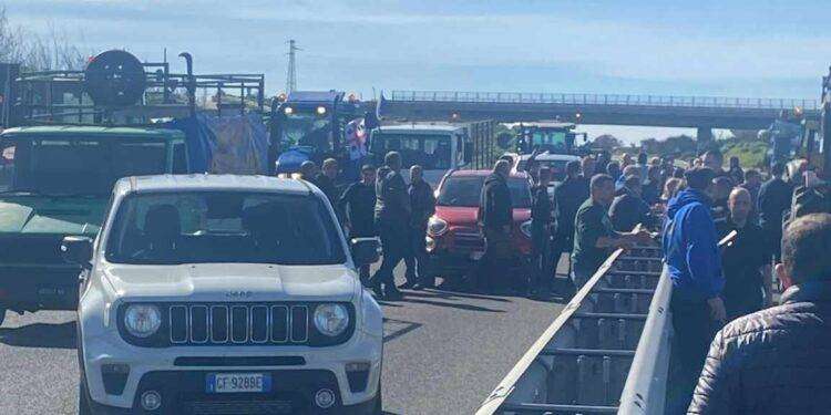 Protesta trattori, blocchi in Sardegna su statali 129 e 131