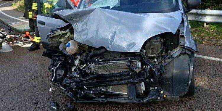 Perfugas,  scontro frontale: ferita una donna