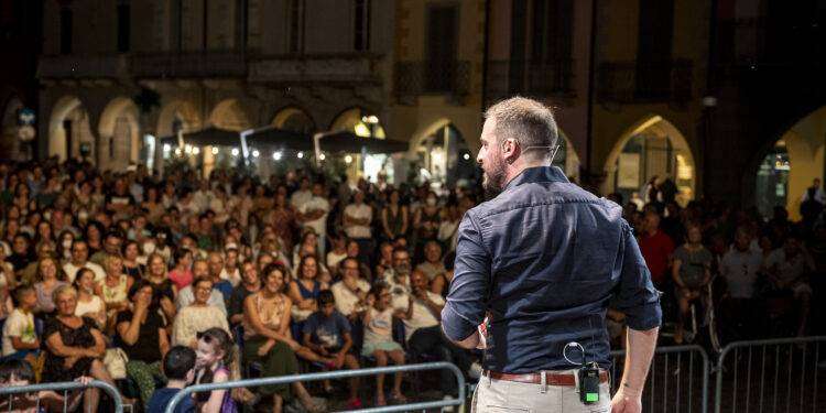 “Le Filippiche” del comico Filippo Caccamo di scena in Giugno a Cagliari e Sassari