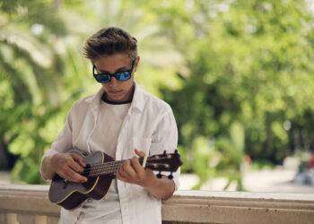 Da Rino Gaetano alla Gen Z la nuova fortuna dell’ukulele