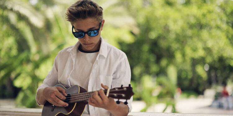 Da Rino Gaetano alla Gen Z la nuova fortuna dell’ukulele