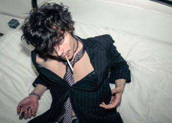 Esce ‘Più giù’, il nuovo singolo di Mezkal