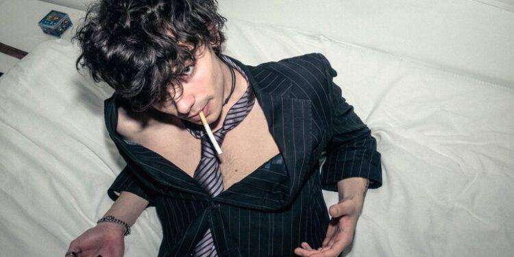 Esce ‘Più giù’, il nuovo singolo di Mezkal