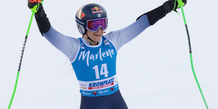 Incidente choc per Goggia, frattura tibia e malleolo