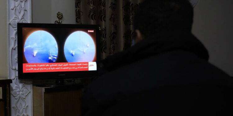 Houthi attaccano una nave cargo britannica e uno Usa al largo dello Yemen