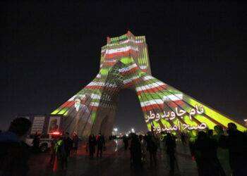 Iran celebra rivoluzione, bruciate bandiere Usa- Israele-Gb