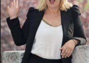 Katia Follesa ha avuto un malore: “Sono mortificata, spettacolo rimandato. Ringrazio i soccorritori”