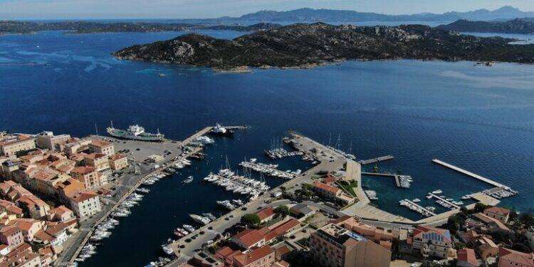 Esercitazioni con esplosivi nelle acque di La Maddalena