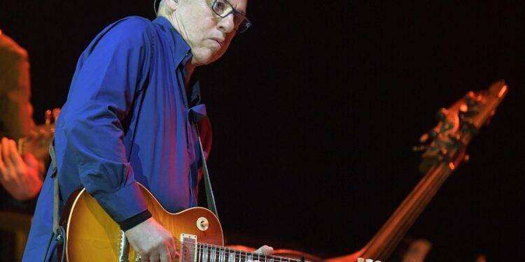 Le storiche chitarre di Mark Knopfler vendute in asta da record