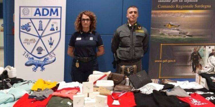 Nelle valigie capi fasulli, multati in aeroporto a Cagliari