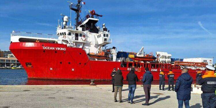 Migranti, sequestrata a Brindisi la Ocean Viking