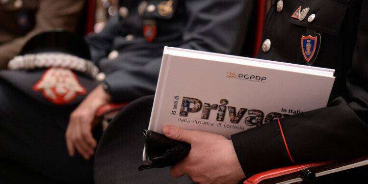 Violata la privacy degli iscritti, multato sito di incontri