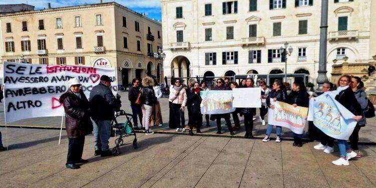 Protesta contro fallimento della Casa Divina Provvidenza