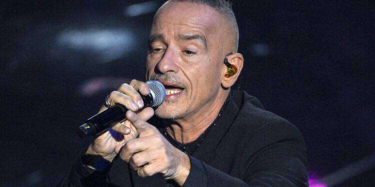 Sanremo 2024: la terza serata, Eros Ramazzotti: ‘Basta sangue, basta guerre’