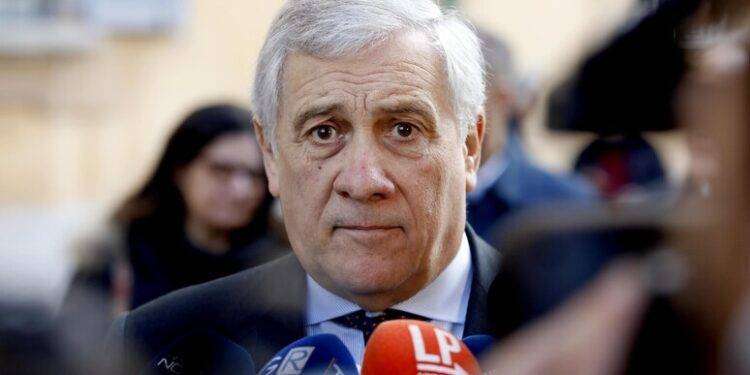 Tajani: ‘Spero che Stellantis continui a produrre in Italia’