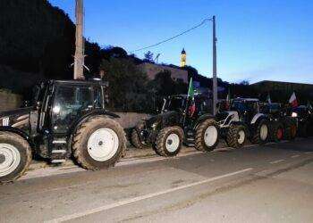 I trattori sono arrivati a Sanremo, sette mezzi giunti da Melegnano