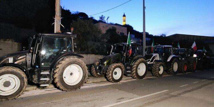 I trattori sono arrivati a Sanremo, sette mezzi giunti da Melegnano