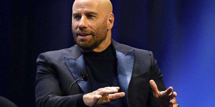 Amadeus, John Travolta a Sanremo nella serata di mercoledì