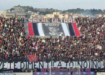 Calcio, la Nord ricorda Valery Melis: un mazzo di fiori della squadra rossoblù