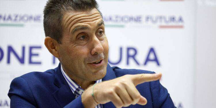 Vannacci sotto inchiesta per peculato e truffa nei mesi a Mosca