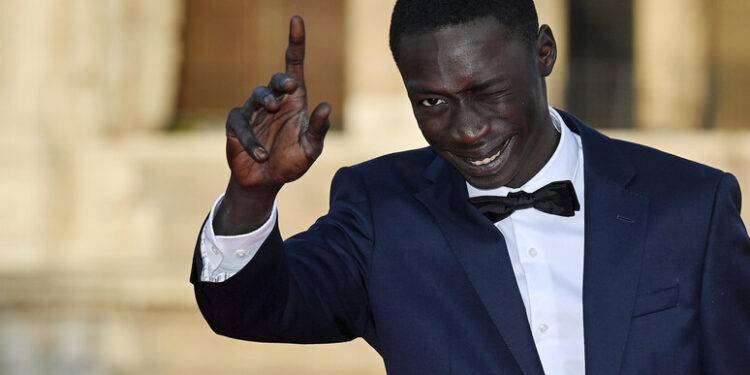 Il re dei tiktoker Khaby Lame diventa attore, sarà un agente della Cia in una commedia