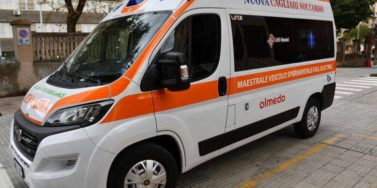 Con l’auto in cunetta, gravi due ventenni a Cagliari