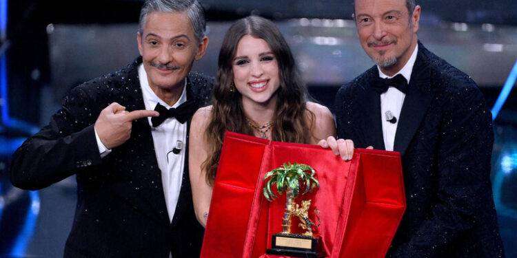 Il sindaco ad Angelina: “Ti consegniamo le chiavi di Lagonegro”