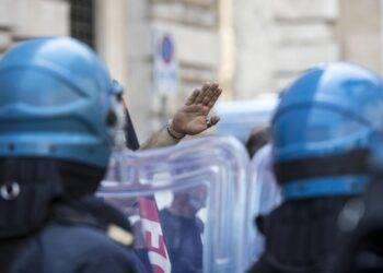 Apologia del fascismo e odio razziale, 24 indagati a Ferrara