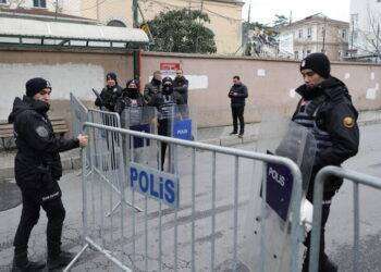 Attacco a tribunale Istanbul, ‘uccisi 2 terroristi’