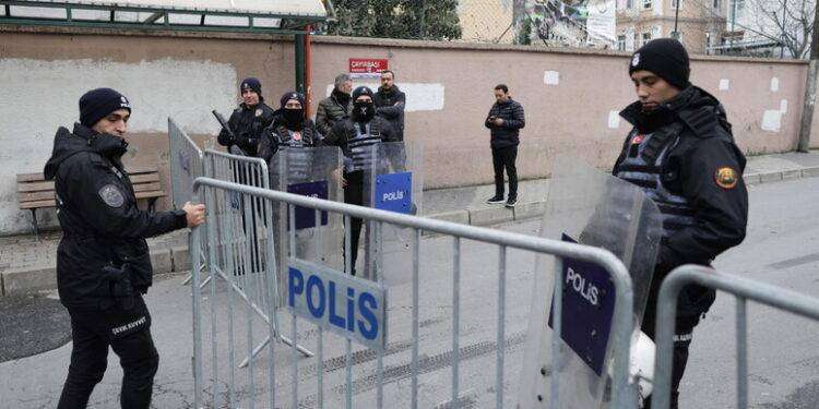 Attacco a tribunale Istanbul, ‘uccisi 2 terroristi’