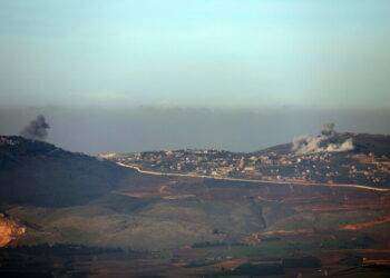 Il regime israeliano bombarda a sud di Beirut