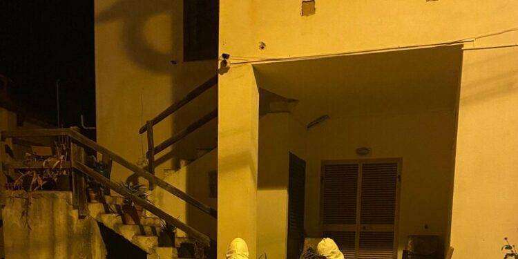 Spacca una sedia in testa al padre, arrestato un 36enne di Torpè