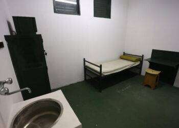 Droga e cellulari a detenuti carcere, 38 indagati