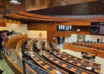 Legislatura si chiude con banchi vuoti per la seduta Statutaria