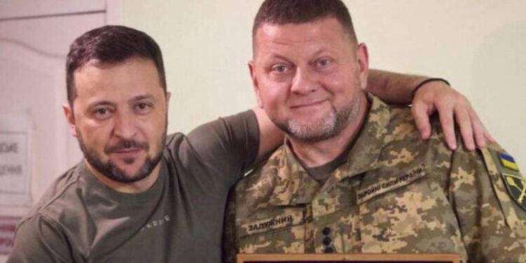 Dopo la fallimentare controffensiva, Zelensky silura il capo delle forze armate Zaluzhny: è caos nel regime ucraino